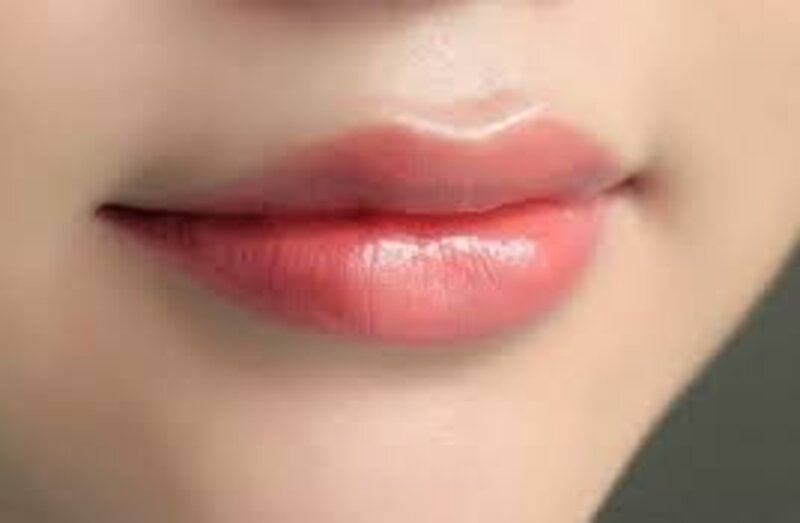 Cách tạo khoé môi giúp bạn có một nụ cười thu hút ánh nhìn (Nguồn: Internet)
