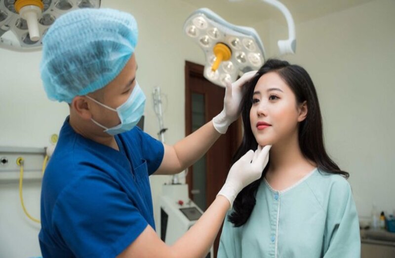 Phương pháp cách tạo khoé môi nhanh và hiệu quả nhất là tiểu phẩu (Nguồn: Internet)