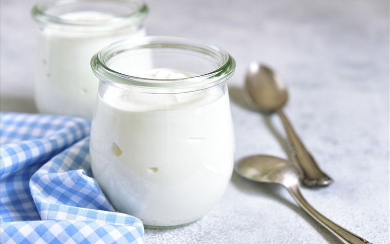 Cắt môi nên ăn sữa chua (Nguồn: Internet)