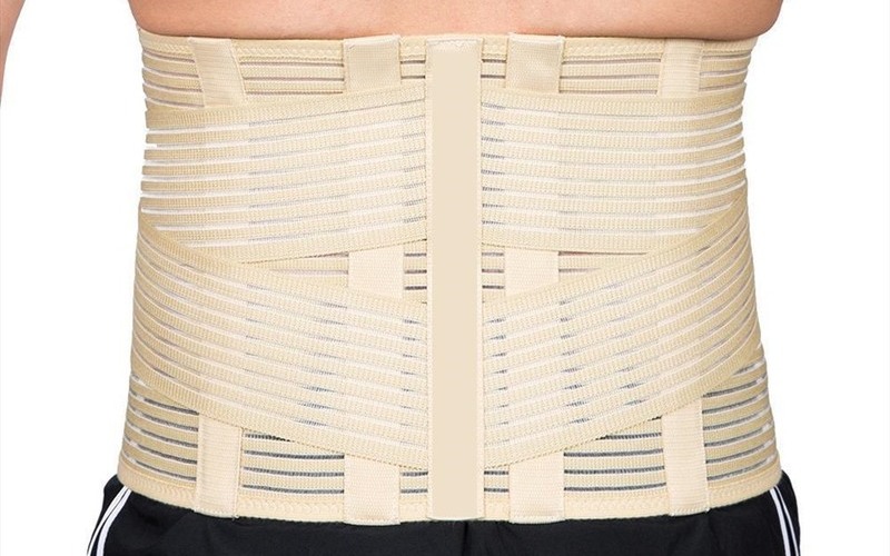 Mang đai định hình bụng cũng là cách chăm sóc sau hút mỡ bụng (Nguồn: Internet)