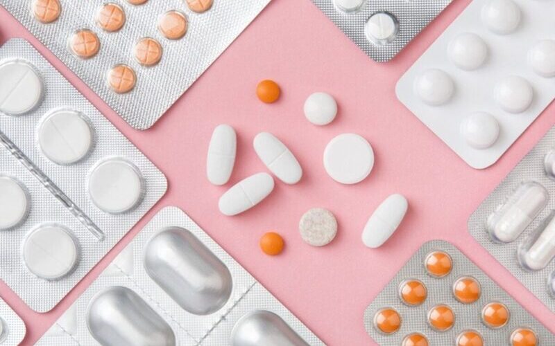 Sử dụng thuốc giảm đau theo chỉ định của bác sĩ (Nguồn: Internet)