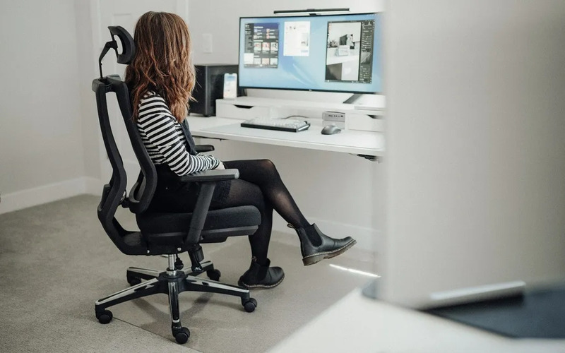 Ngồi nhiều gây mông xệ (Nguồn: Internet)