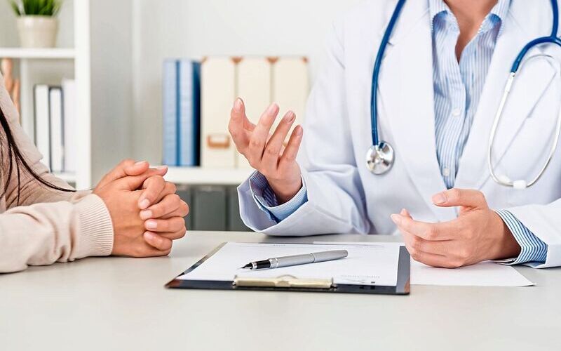 Thăm khám bác sĩ (Nguồn: Internet)