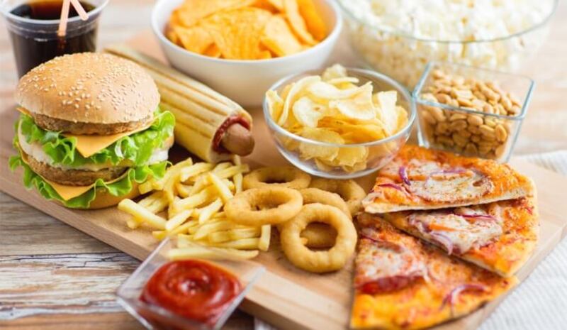 Thực phẩm nhiều dầu mỡ, cholesterol cao (Nguồn: Internet)