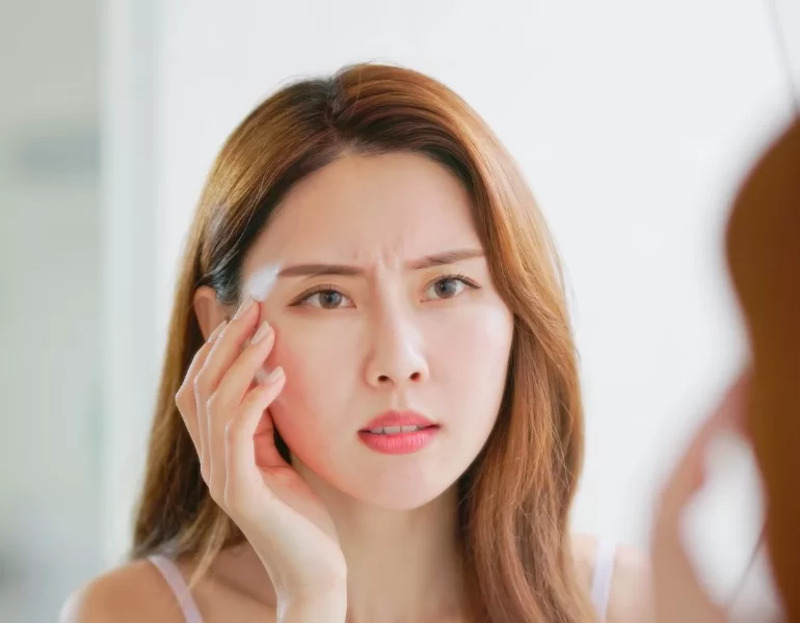 Có nhiều nguyên nhân dẫn đến hình thành nếp nhăn cau mày (Nguồn: Internet)