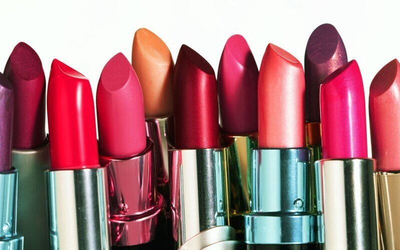 Không dùng son sau phẫu thuật tạo hình môi (Nguồn: Internet)