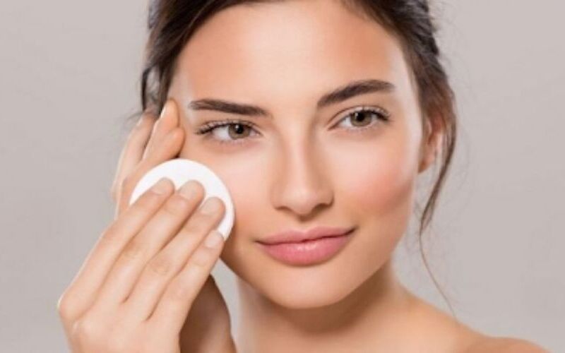 Vệ sinh mắt sạch sẽ sau sửa mắt bị trợn (Nguồn: Internet)