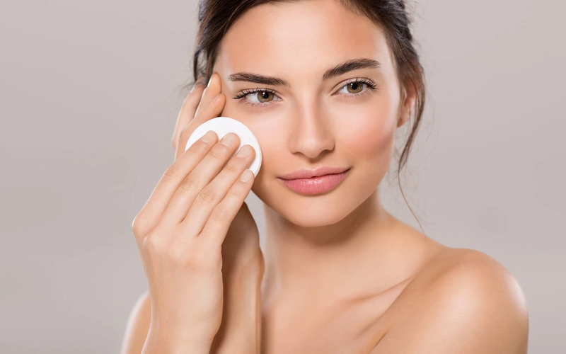 Làm sạch da trước khi tiêm (Nguồn: Internet)