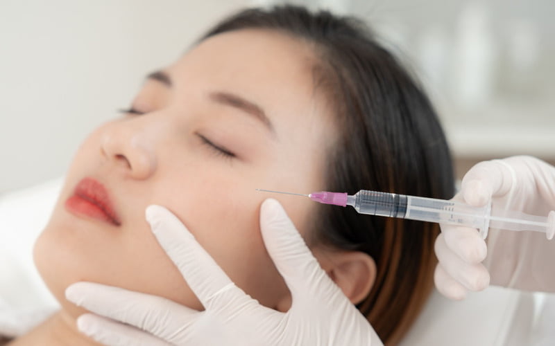Tiêm enzyme Hyaluronidase (Nguồn: Internet)