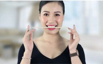 Bài tập làm khoé cười (Nguồn: Internet)