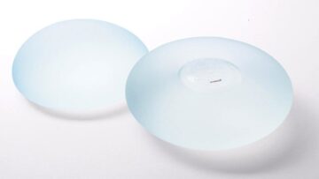 Nâng ngực túi nanochip dễ dàng kiểm soát, bảo hành (Nguồn: Internet)